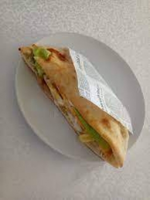 31. Sandwich Royal cu pui / Royal chicken sandwich
