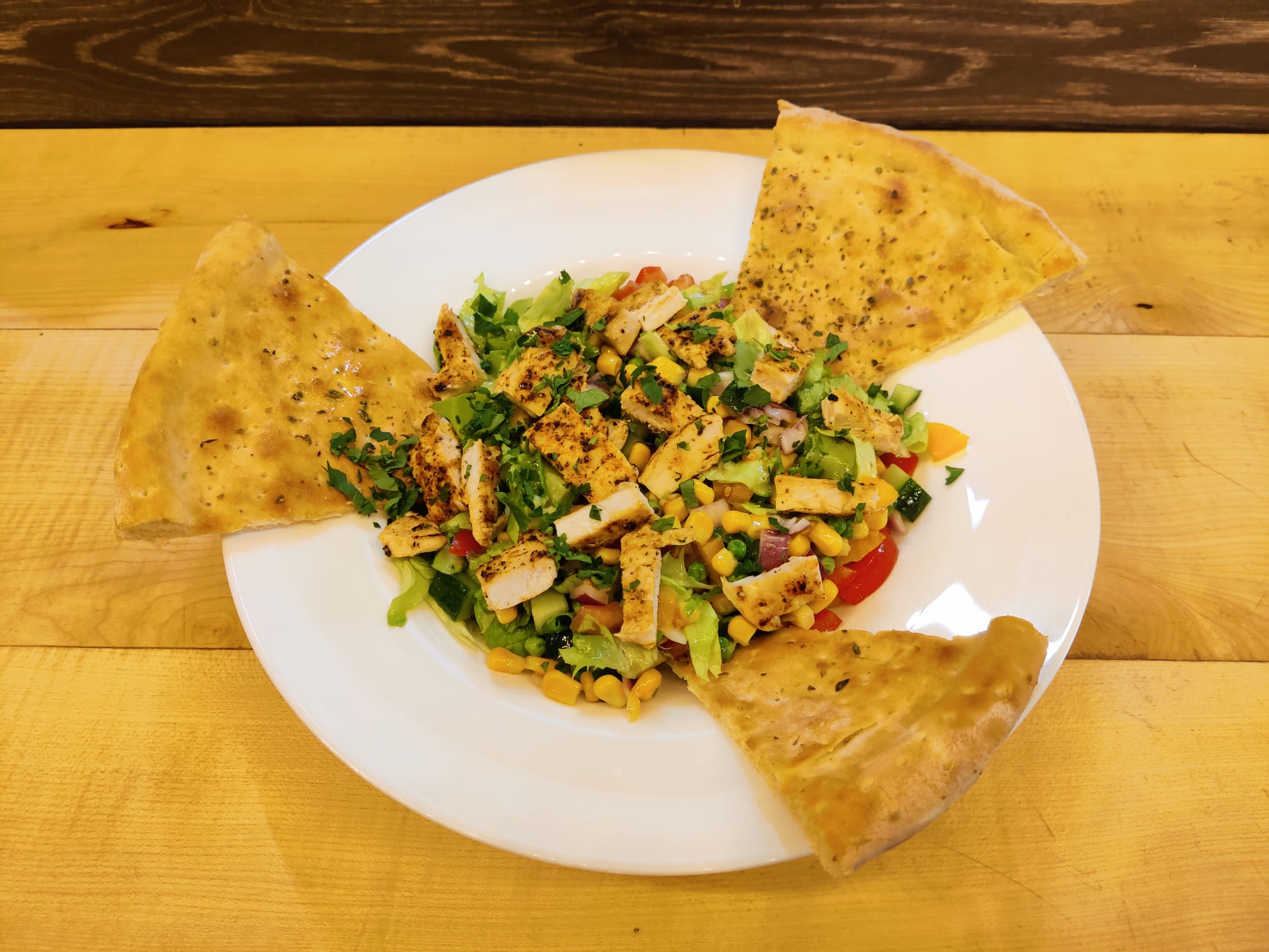 Salata de cruditati cu piept de pui