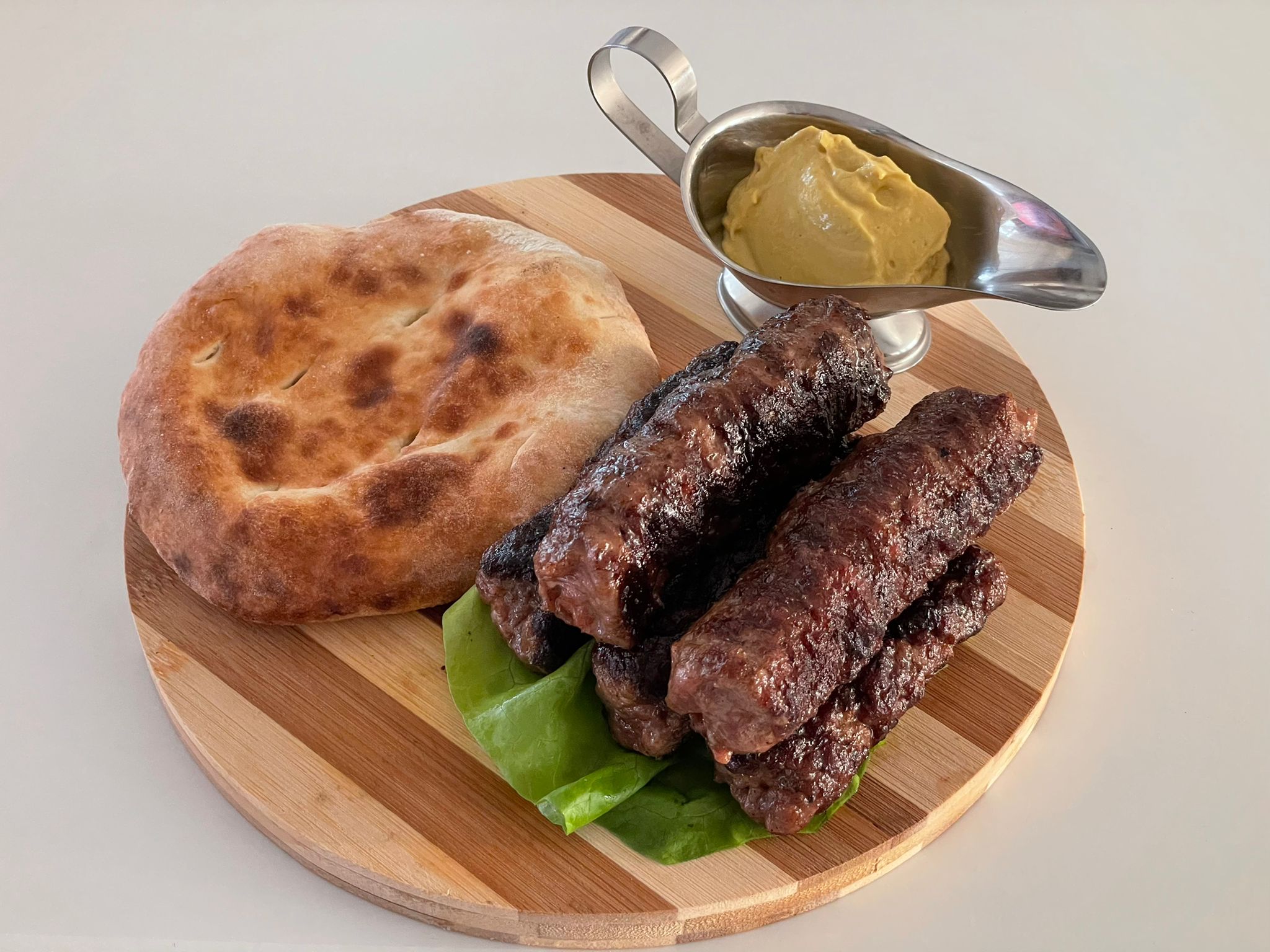 13. Mici vita-oaie / Beef and sheep mici