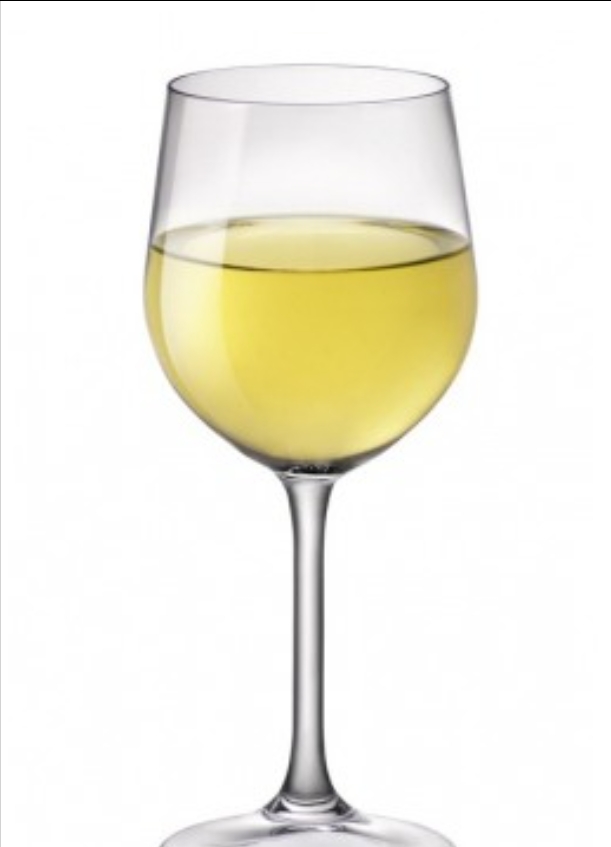 Vin alb de casă la pahar 